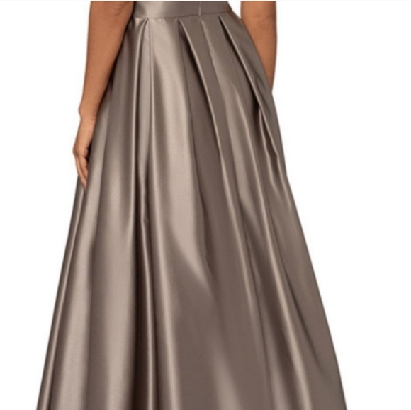 Xscape Embroidered Sequined Ball Gown Lace-Bodice Belted Gown Size 6 NWT - Picture 3 of 16